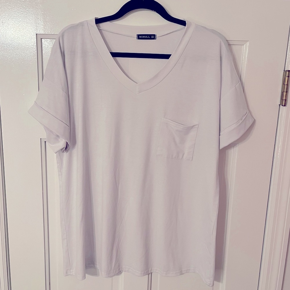 White tee